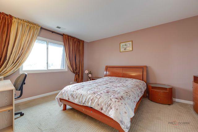 7 Oak Creek Drive 3703, Buffalo Grove, IL 60089