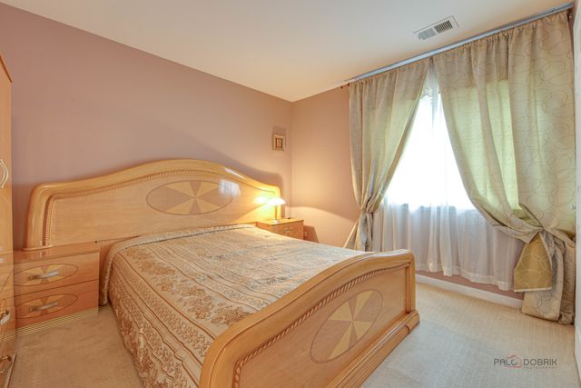 7 Oak Creek Drive 3703, Buffalo Grove, IL 60089