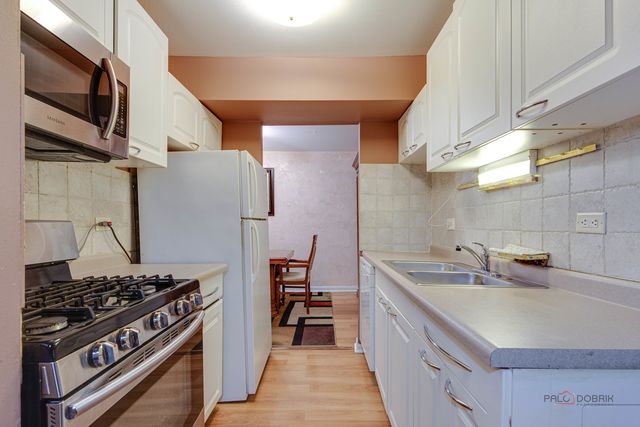 7 Oak Creek Drive 3703, Buffalo Grove, IL 60089