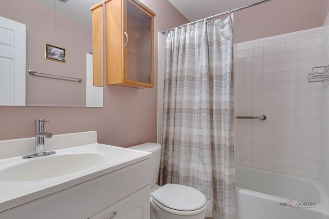 7 Oak Creek Drive 3703, Buffalo Grove, IL 60089