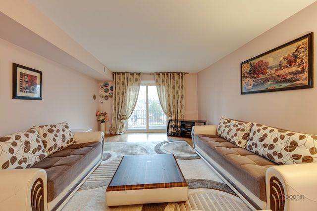 7 Oak Creek Drive 3703, Buffalo Grove, IL 60089