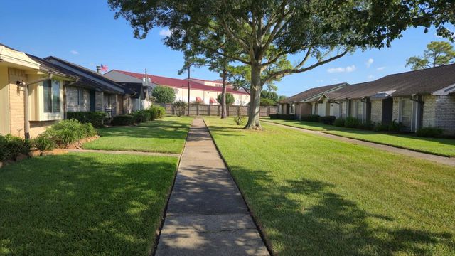 3878 Laura Leigh Drive, Friendswood, TX 77546