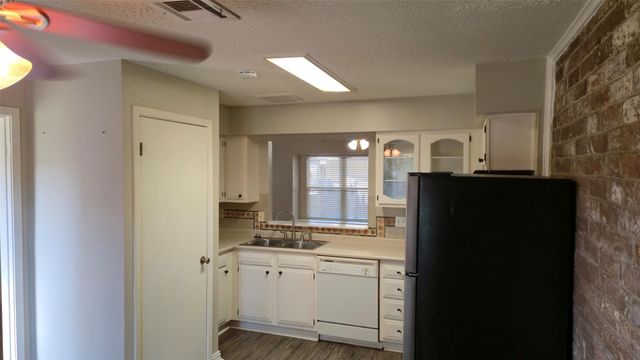 3878 Laura Leigh Drive, Friendswood, TX 77546