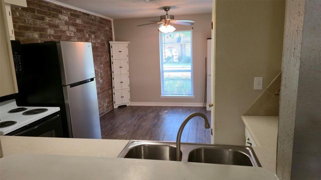 3878 Laura Leigh Drive, Friendswood, TX 77546