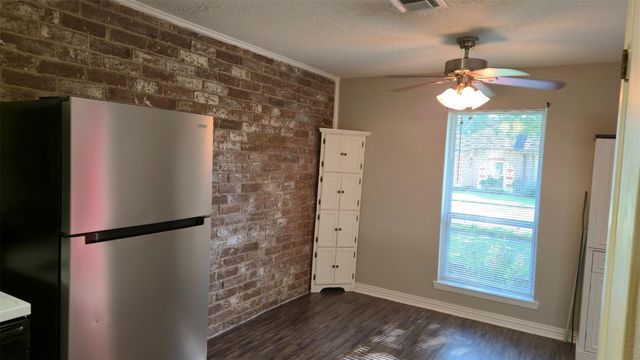 3878 Laura Leigh Drive, Friendswood, TX 77546