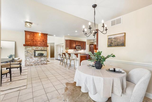 240 Crystal DRIVE, Hartland, WI 53029