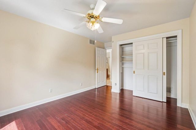240 Crystal DRIVE, Hartland, WI 53029