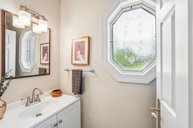 240 Crystal DRIVE, Hartland, WI 53029