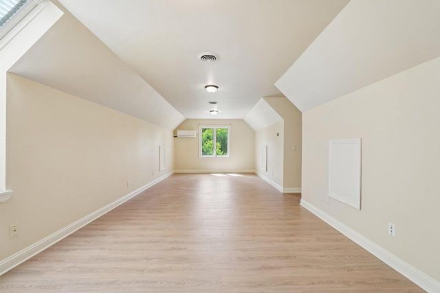 240 Crystal DRIVE, Hartland, WI 53029