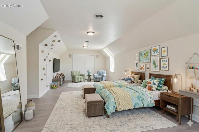 240 Crystal DRIVE, Hartland, WI 53029