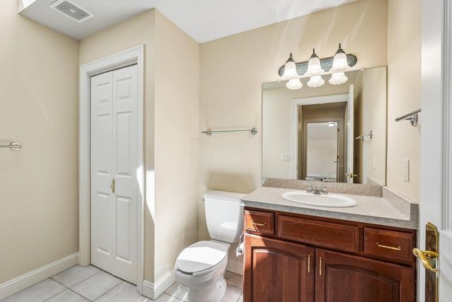 240 Crystal DRIVE, Hartland, WI 53029