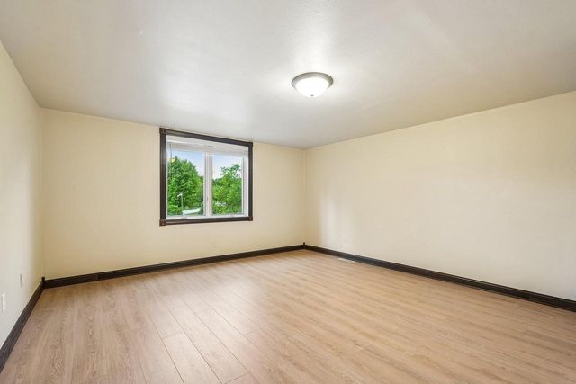 240 Crystal DRIVE, Hartland, WI 53029