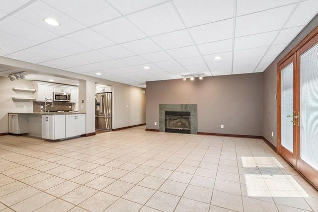 240 Crystal DRIVE, Hartland, WI 53029