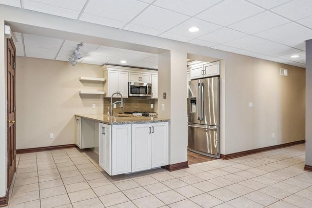 240 Crystal DRIVE, Hartland, WI 53029