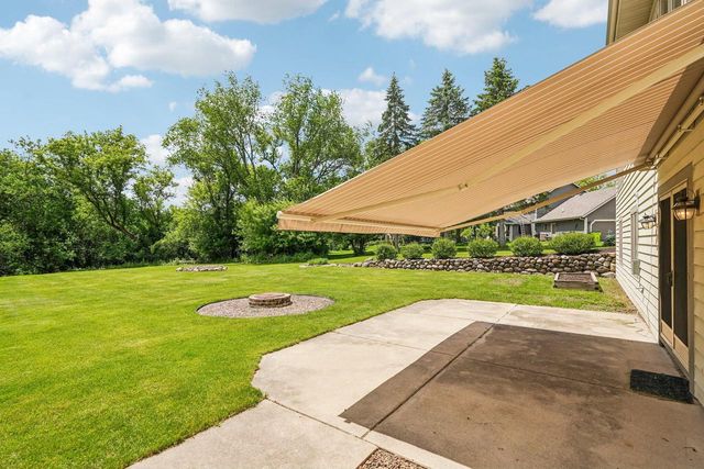 240 Crystal DRIVE, Hartland, WI 53029