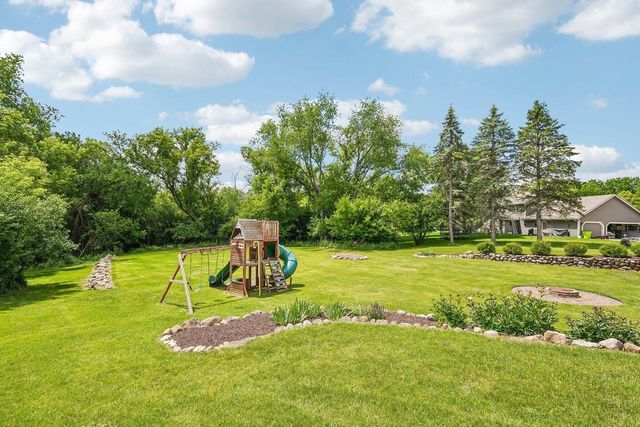 240 Crystal DRIVE, Hartland, WI 53029