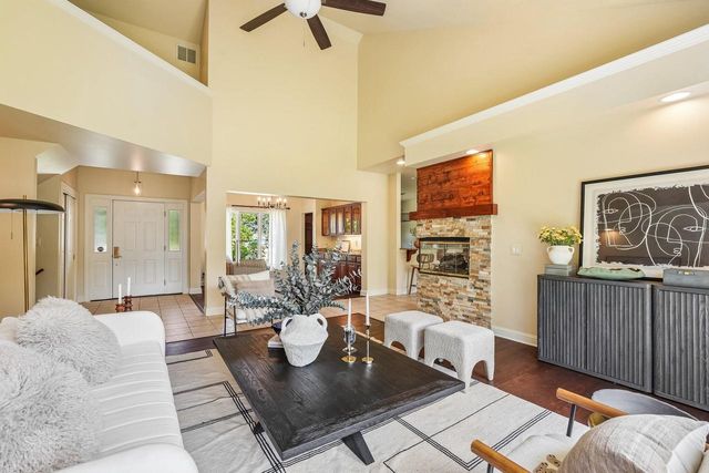 240 Crystal DRIVE, Hartland, WI 53029