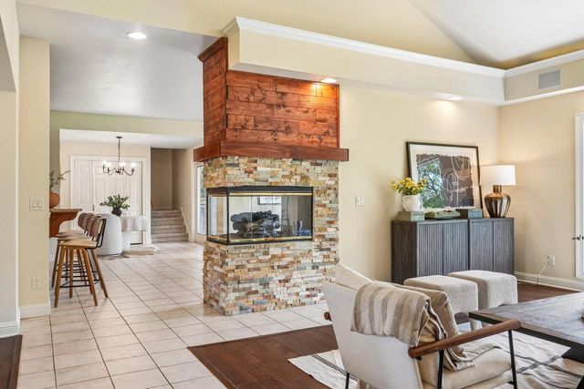 240 Crystal DRIVE, Hartland, WI 53029