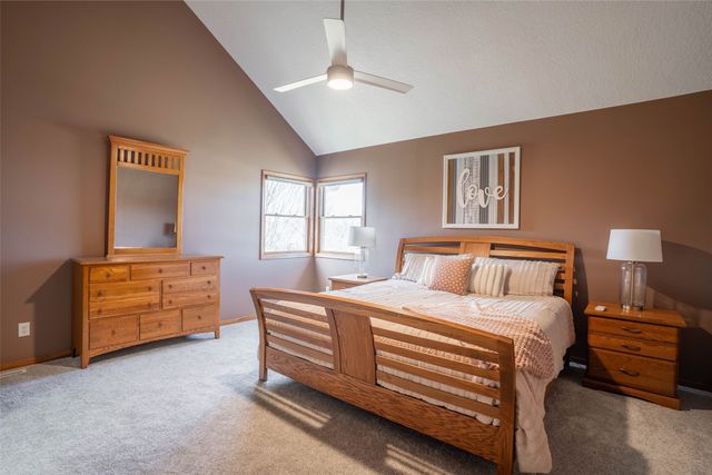 1202 Shadow Lane, Pella, IA 50219