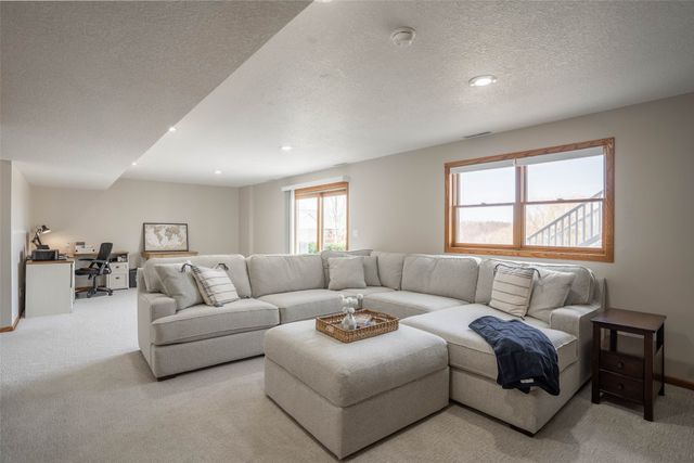 1202 Shadow Lane, Pella, IA 50219