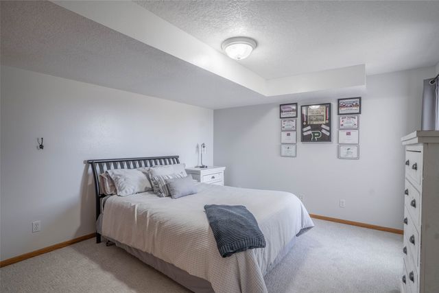 1202 Shadow Lane, Pella, IA 50219