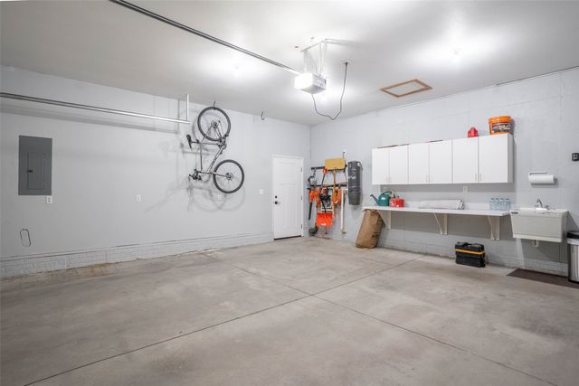 1202 Shadow Lane, Pella, IA 50219