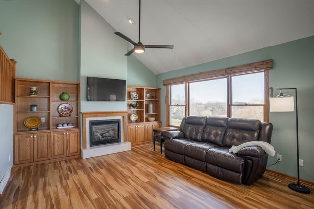 1202 Shadow Lane, Pella, IA 50219