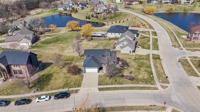 1202 Shadow Lane, Pella, IA 50219
