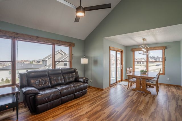 1202 Shadow Lane, Pella, IA 50219