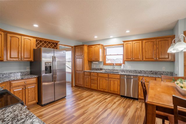 1202 Shadow Lane, Pella, IA 50219
