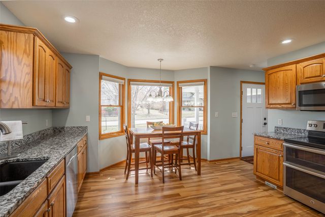 1202 Shadow Lane, Pella, IA 50219