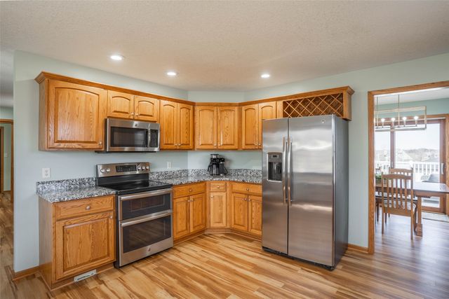 1202 Shadow Lane, Pella, IA 50219