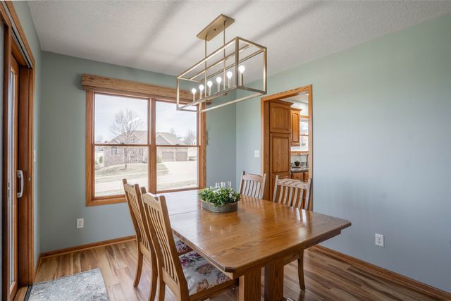 1202 Shadow Lane, Pella, IA 50219