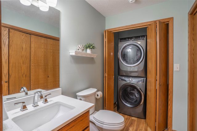 1202 Shadow Lane, Pella, IA 50219