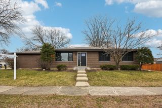 329 Antelope Trail, Carol Stream, IL 60188
