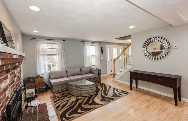 13 Deerfield Dr, Pepperell, MA 01463
