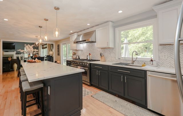 13 Deerfield Dr, Pepperell, MA 01463