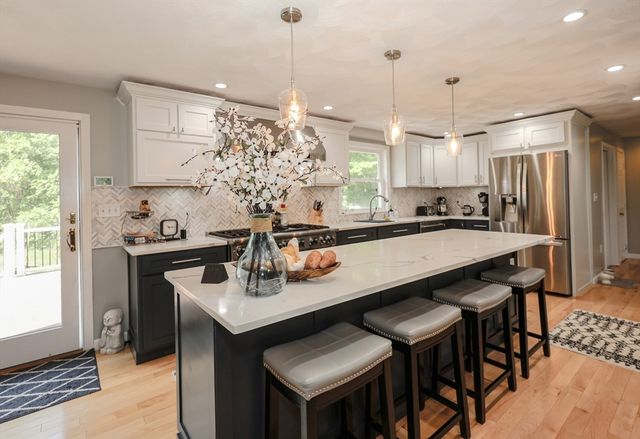 13 Deerfield Dr, Pepperell, MA 01463