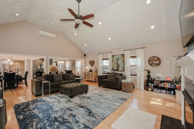 13 Deerfield Dr, Pepperell, MA 01463