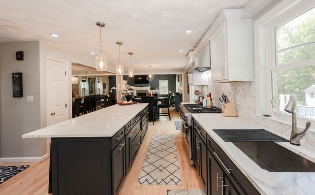 13 Deerfield Dr, Pepperell, MA 01463