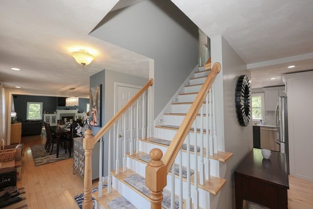 13 Deerfield Dr, Pepperell, MA 01463