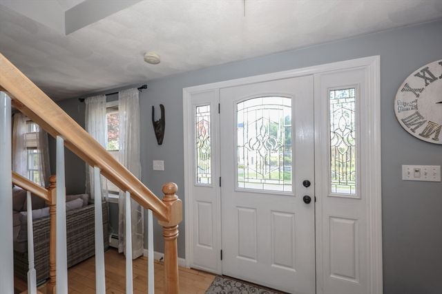 13 Deerfield Dr, Pepperell, MA 01463