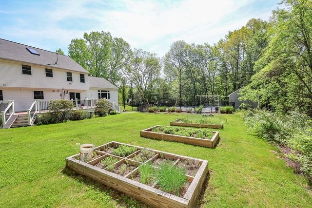 13 Deerfield Dr, Pepperell, MA 01463