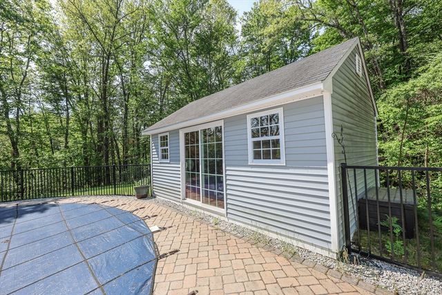 13 Deerfield Dr, Pepperell, MA 01463