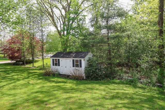13 Deerfield Dr, Pepperell, MA 01463