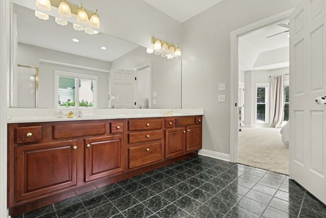 1204 N Oakridge Court, Palatine, IL 60067