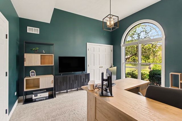 1204 N Oakridge Court, Palatine, IL 60067