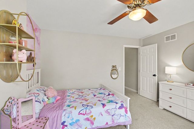 1204 N Oakridge Court, Palatine, IL 60067
