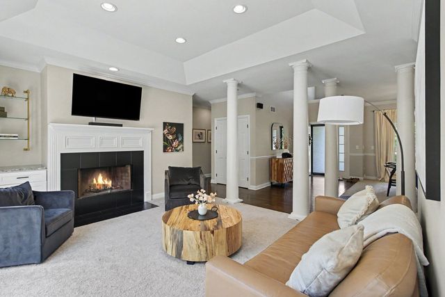 1204 N Oakridge Court, Palatine, IL 60067