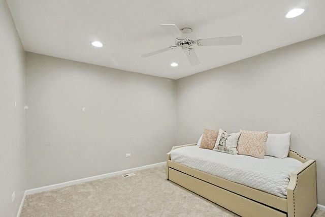 1204 N Oakridge Court, Palatine, IL 60067